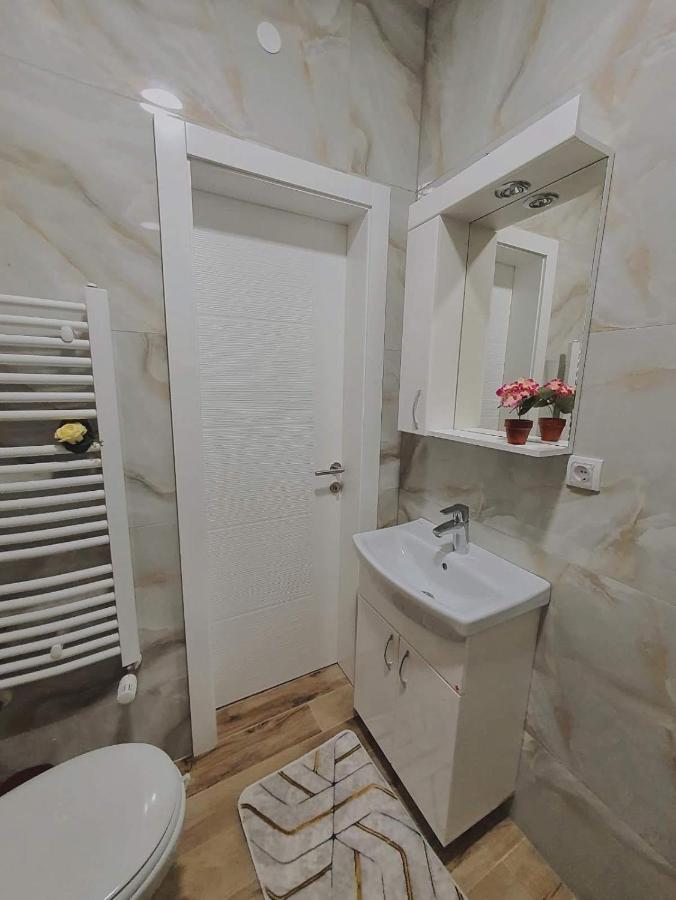 Zara 1 Apartman Бієліна Екстер'єр фото